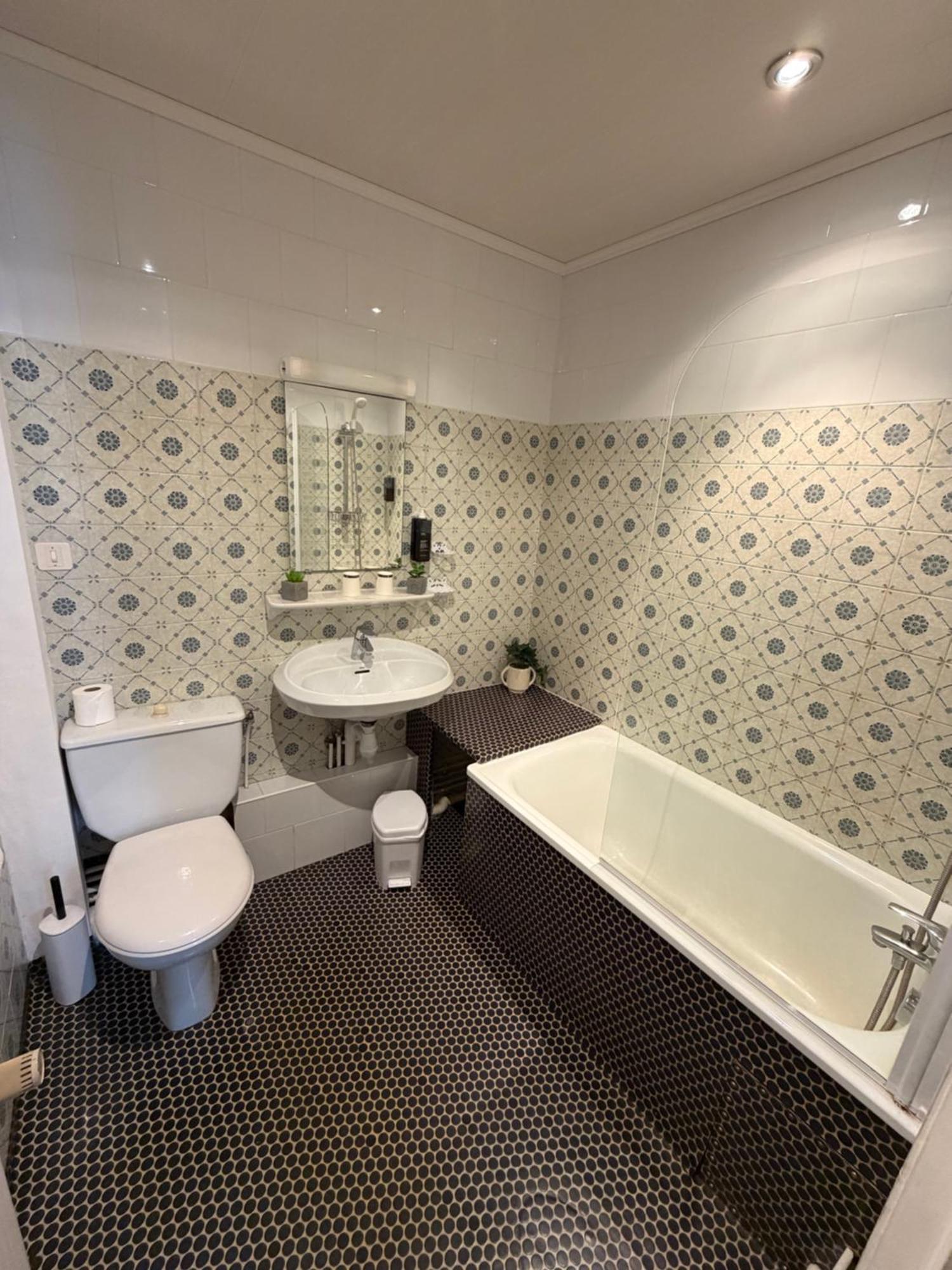 Suite Garden View private bathroom toilets