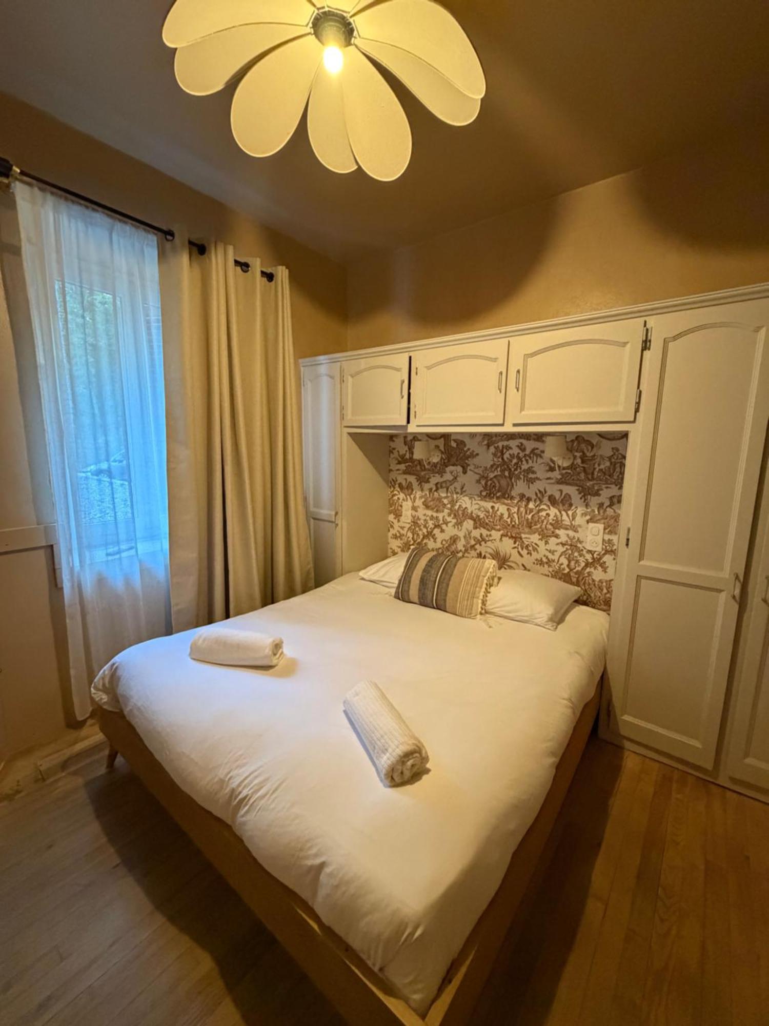 Standard Double Room Private Bathroom shared toilets